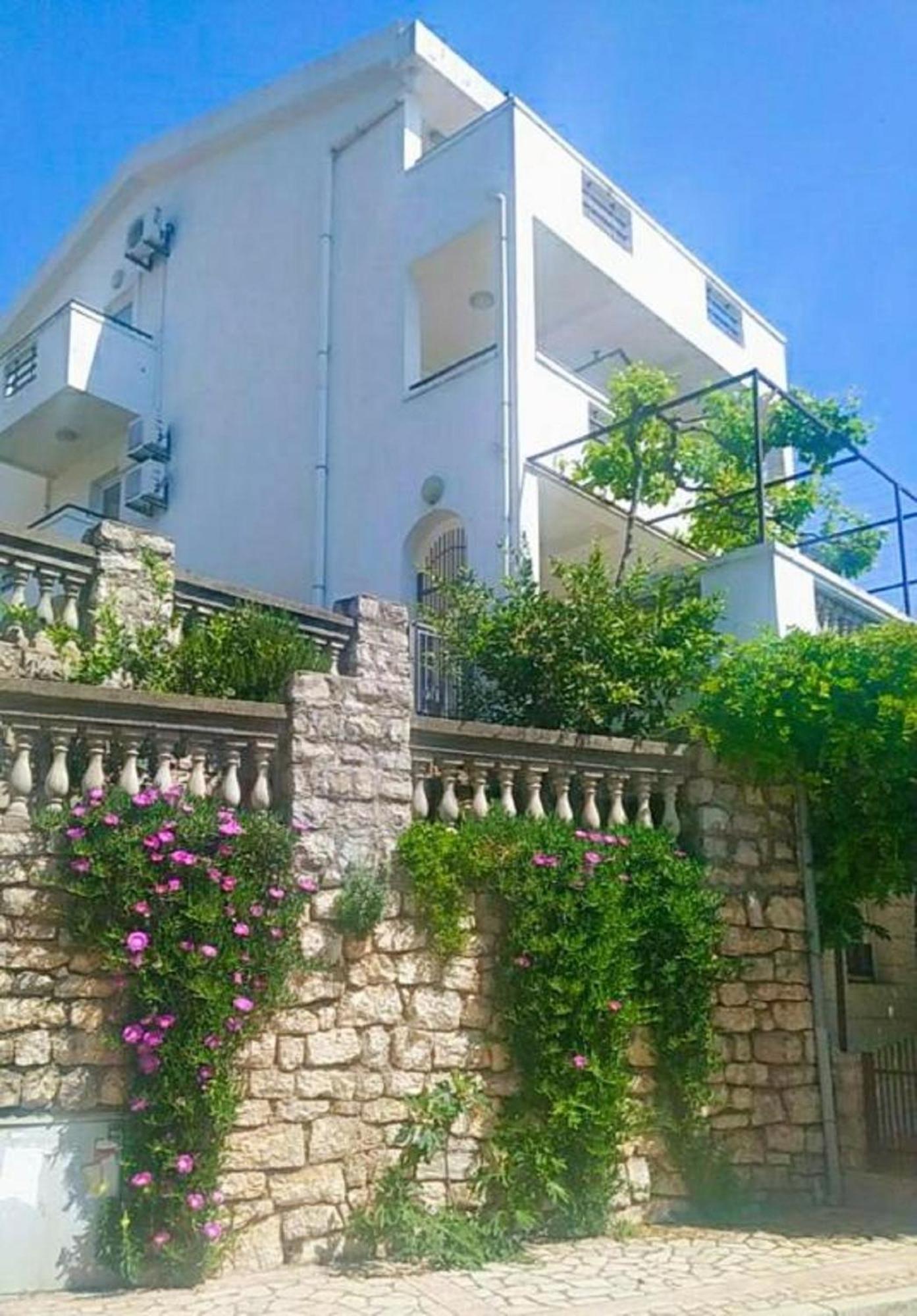 Apartmani Jovanovic Petrovac Eksteriør bilde