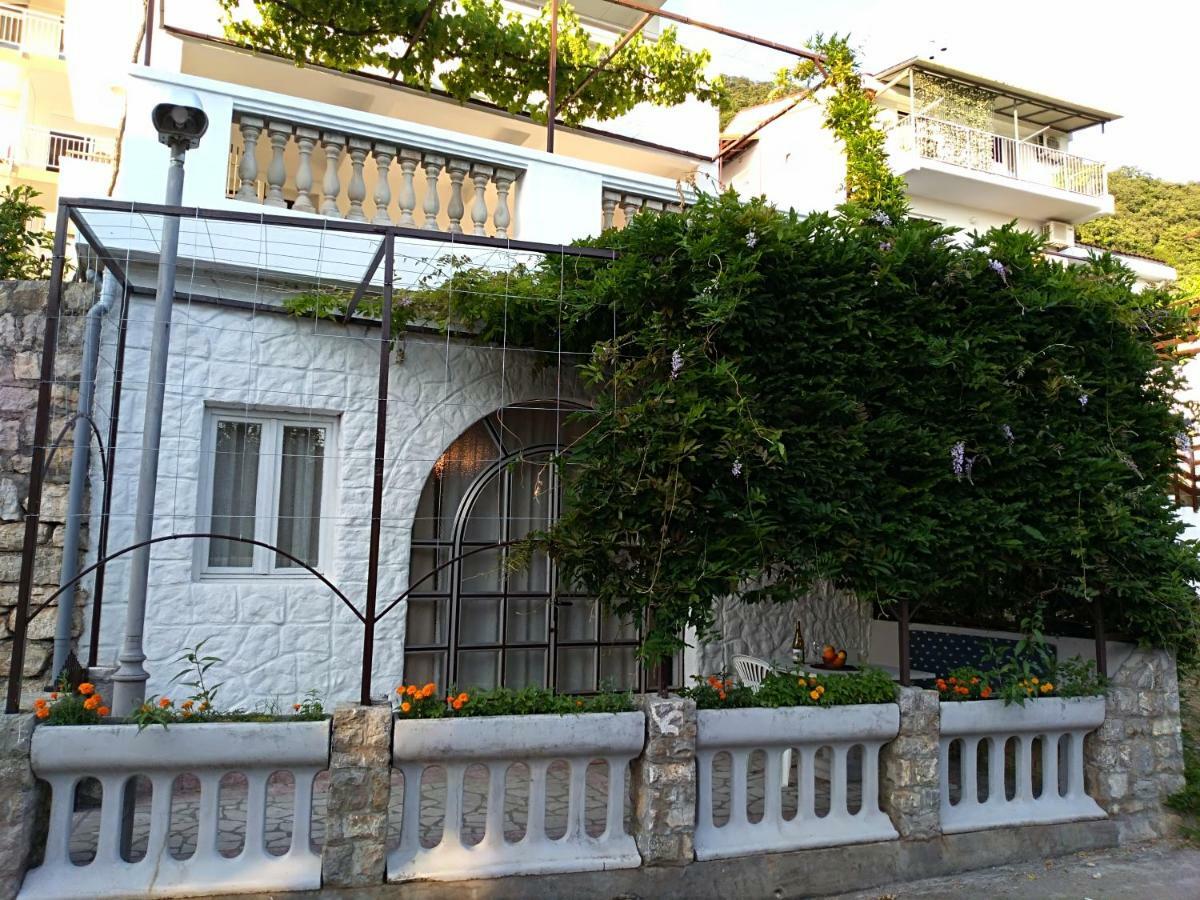 Apartmani Jovanovic Petrovac Eksteriør bilde