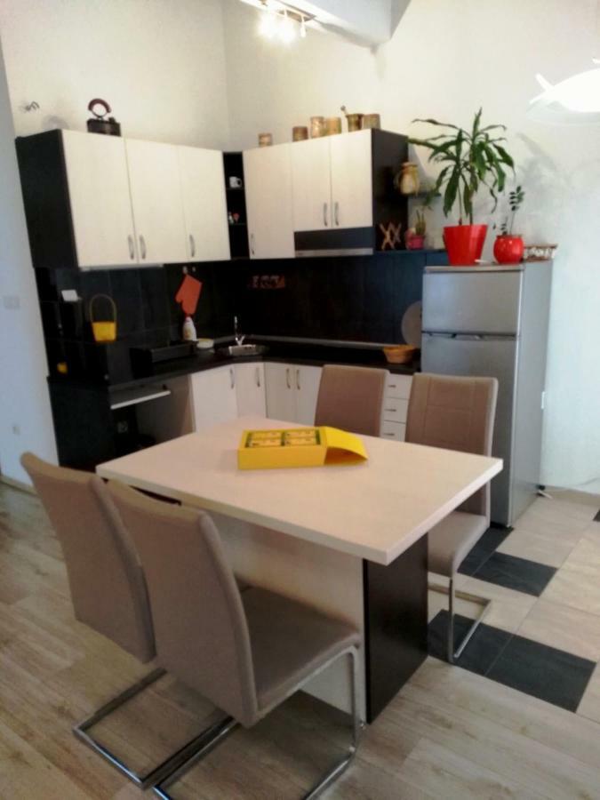 Apartmani Jovanovic Petrovac Eksteriør bilde