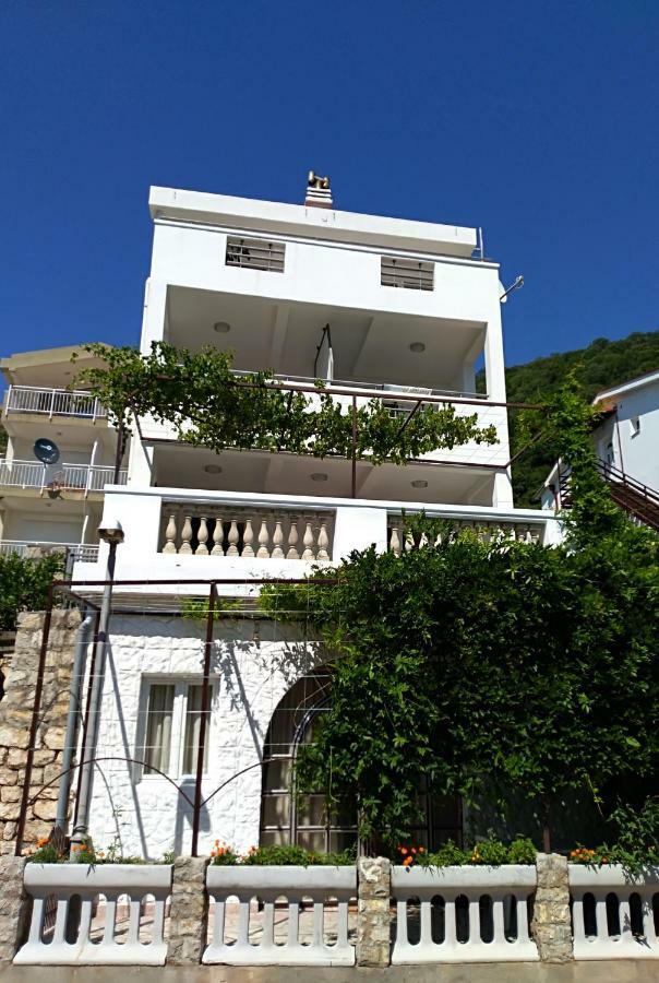 Apartmani Jovanovic Petrovac Eksteriør bilde